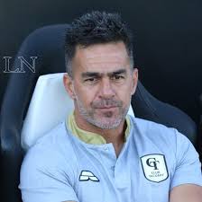 Dennis Gómez (@drel38)