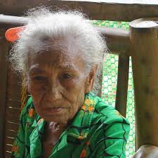 What will be, will be 80 year old woman of the Ati people | Photo