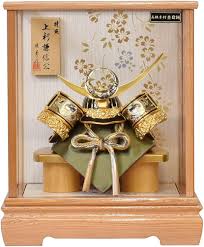 五月人形 コンパクト ケース入り 兜 上杉 上杉謙信 5月人形 兜飾り ガラス ケース飾り かぶと 兜 ミニ kabuto 陣屋