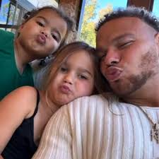 Country Music artist Kane Brown wins the "Cutest Country Music Family  Award" !! #kanebrown #KaneBrownFamily #fblifestyle