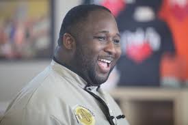 Former Chattanooga chef Jernard Wells barely escapes elimination with  over-the-top guilty pleasure