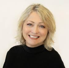 Dora Betts's Instagram, Twitter & Facebook