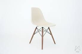 Modern Vintage Amsterdam Original Eames Furniture Eames Herman Miller Original Vintage Dsw Chair In Parchment Fiberglass Oi Eames Furniture Furniture Eames