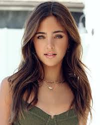 Erna Cox's Instagram, Twitter & Facebook