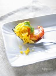 Eliminate la testa e il carapace 1, quindi estrete l'intestino 2 e tenete da parte i gamberi interi e gli scarti 3. Riso Basmati Gamberi Zenzero E Zafferano