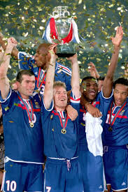 Héros national deux ans plus tôt, zidane a évidemment gardé les clés du camion bleu. 100 Great Football Photos Of The Decade Part 1 Football Americain Equipe De France Paris Sportifs