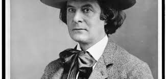 Para evitar críticas, não faça nada, não diga nada, não seja nada.” Elbert  Hubbard (1856-1915), foi um escritor, editor, filósofo e artista  norte-americano. Autor do ensaio moralista, “Mensagem a Garcia”