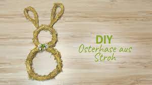 Im ersten schritt schneidest du die rechte grob aus und klebst diese auf ein braunes stück pappe. Diy Osterhase Aus Stroh Youtube