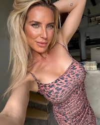 Alguien con quién platicar Tengo 43 años, separada. 😁