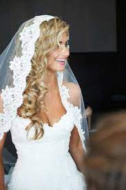 5 Ways And 40 Examples To Wear A Fabulous Mantilla Veil Happywedd Com Wedding Veils Lace Wedding Dresses Wedding Veils