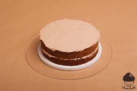 Beide cremes enthalten keine oder nur geringe mengen. Eine Torte Fur Den Fondantuberzug Vorbereiten Mann Backt