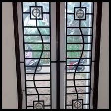 Rangka luarnya sudah terbuat dari hollow dilengkapi ketersediaan warna hitam, merah, cokelat, biru. Harga Teralis Jendela Minimalis Terbaik Juni 2021 Shopee Indonesia