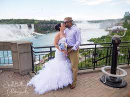Bride And Groom Elope To Niagara Falls Canada Niagara Falls Elopement By Niagara Wedding Photographe Niagara Wedding Wedding Photography Wedding Photographers