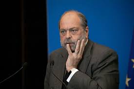 Search only for eric dupont moretti Emmanuel Macron Vole Au Secours D Eric Dupond Moretti En Plein Conseil Des Ministres Valeurs Actuelles