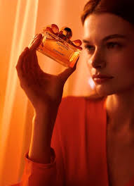 Ellie Goulding and her art dealer boyfriend are engaged