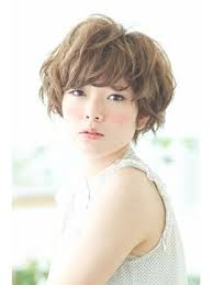 マンネリショートヘアを脱出せよ くるくるパーマでお洒落に垢抜けスタイル mery メリー ショートのヘアスタイル ヘアスタイリング ショートヘアの前髪