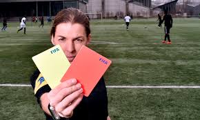Stéphanie frappart, 36 ans, poursuit son ascension sur la scène européenne. Stephanie Frappart To Become First Woman To Referee Ligue 1 Match Daily Mail Online