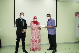 Ia terletak 38 kilometer ke selatan bandar raya kota kinabalu, ibu negeri sabah. Berita Aktiviti Papar Smart