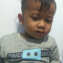 Dan mempertimbangkan model rambut pendek sesuai bentuk wajah. Gaya Anak Laki Laki