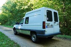 Image result for Beige Taxi Allemand 1995 Renault