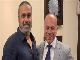 لو كان محمد مرسي قبل انذار الجيش ووافق على اجراء استفتاء لما حدث له ما حدث. ØªØ§Ù…Ø± Ù…Ø±Ø³ÙŠ ÙŠØªØ¹Ø§Ù‚Ø¯ Ù…Ø¹ Ø§Ù„Ø¹Ø¯Ù„ Ø¬Ø±ÙˆØ¨ Ù„ØªÙ‚Ø¯ÙŠÙ… Ù…Ø´Ø±ÙˆØ¹Ø§Øª Ø¯Ø±Ø§Ù…ÙŠØ© Ù‚Ø±ÙŠØ¨ Ù…ØµØ±Ø§ÙˆÙ‰