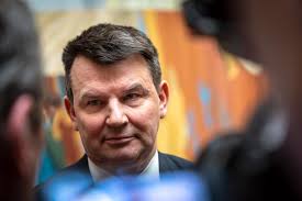 Teaterregissør mener trusler mot Wara er iscenesatt