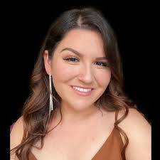 Karen Raya's Instagram, Twitter & Facebook