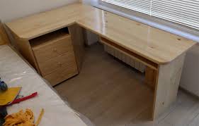 Ъглово бюро за спалня | Мебели по поръчка Богора