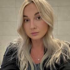 Kerrie Watson's Instagram, Twitter & Facebook