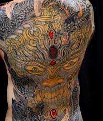 They typically cover the entire body from the shoulders down to the legs, called a yakuza bodysuit. 35 Entzuckende Yakuza Tattoo Designs Traditionelle Totems Mit Einem Modernen Gefuhl Manner Allgemein Pinterest Yakuza Tattoo Tattoo Designs Modern
