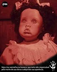 LILY "LA MUÑECA MALDITA" EXPEDIENTE WARREN. "Lily", una muñeca tan  peligrosa que también está atrapada en el Museo Warren de Ocultismo. Lily,  una muñeca estilo "Baby" es la única que además tiene