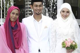 However farid said that he won't be able to answer when exactly the unnamed film would be ready as he is still in the. Mak Diana Danielle Biarlah Farid Kamil Nak Cakap Apa Youlizahan