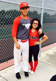37 must try cute couple photo poses! Baseball Softball Except They Re Like 12 Baseball Couples Baseball Boyfriend Baseball Girlfriend