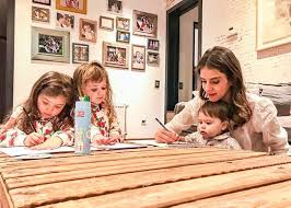 En el marco del día de la madre la animadora maría luisa godoy nos cuenta sobre su relación con la maternidad y la crianza. Maria Luisa Godoy Posa Junta A Sus Tres Hijas En Tierna Sesion Fotografica Tecache Cl