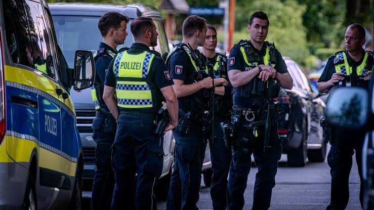 Polizei Hamburg findet 15-Jährige tot in Bramfelder Wohnung – Mutter  festgenommen