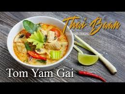 Walaupun khasnya sup tom yam adalah penambahan daun ketumbar atau biasa disebut cilantro atau juga dikenal dengan nama wansui atau bahasa inggrisnya coriander leaves. Rezept Tom Yam Gai Huhnchensuppe Mit Galgant Thai Baan Youtube Rezepte Asiatische Gerichte Thailandische Kuche