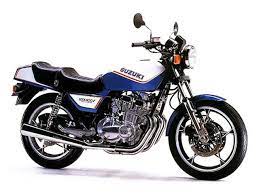 80年代グラフィティ400その4 suzuki gsx400f motobe 20代にバイクのライフスタイルを提案するwebマガジン モトビー スズキgsx suzuki バイク スズキ バイク