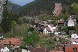 Elmstein itself and some of its districts are traversed by speyerbach other districts of its tributaries, is the strongest. Elmstein Offene Werkstatt Der Historischen Wappenschmiede Elmstein Am 16 Dezember 2018 Metropolnews Info