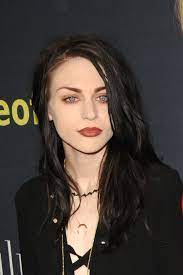She later joined the bard college in hudson valley of new york. Frances Bean Cobain Scheidungskrieg Der Spiegel