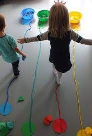 Tenemos juegos para niños de infantil 1 y 2, primero y segundo, pero también para niños más mayores. Actividades Para Mejorar Motricidad Gruesa Para Ninos De 1 3 Anos Mama Y Maestra Actividades De Motricidad Gruesa Motricidad Gruesa Habilidades Motoras Gruesas