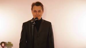 Все детские годы он был очень подвижен, любил играть в дворовый футбол. Yurij Hovanskij Biografiya Foto Pesni Roliki Lichnaya Zhizn Rost Ves Kak Menyalis Znamenitosti