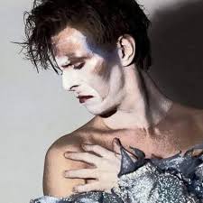 ianthommymack Has asked for a call out.... Bluebird toffee WITH A HAMMER !  Ok Memory Hounds, who had shrapnel wounds from this stuff! Lovely Mum used  to cover the tray with a