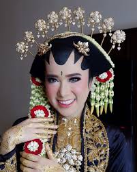 Paes sanggul sasak yogya / 12 inspirasi mahkota adat pernikahan tradisional indonesia, elega. Keistimewaan Dari Riasan Pengantin Adat Jawa Blog Tiga Dara