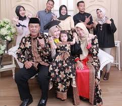 Bokep barat percintaan antara ayah dan anak. 51 Foto Baju Batik Untuk Acara Wisuda Paling Unik Modelbaju Id