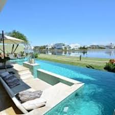 Moderne Pools Von Eliane Fanti Arquitetura Modern Homify In 2020 Moderne Pools Pool Gartengestaltung Ideen