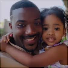 Melody Strong's Instagram, Twitter & Facebook