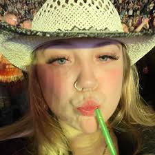 FRUITY PEBBLES BUBBLE WAFFLE 🥣 🍨 👅 #fruitypebbles #bubblewaffle #denver  #colorado #eatlocal #yum #foodiefeature #followthemunchies #foodporn  📍Instagram.com/Banned_Boba_Bar Banned Boba Bar