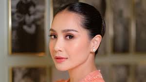 Baru Nagita Slavina yang Pakai? Heels Unik Seharga Motor Curi Perhatian