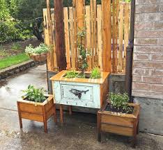 Use old doors in a new way with these great ideas for turning old doors into something useful and new for your home. 13 Diy Ideas For Using Old Doors In The Garden Balcony Garden Web