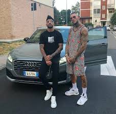 Scarecrowpomade (shining) cera modellante effetto lucido, crea un effetto visivo bagnato e al tatto duro.: Il Barbiere Piu Bravo D Europa E Trapanese Premiato L Influencer Davide Greco Giornale Di Sicilia